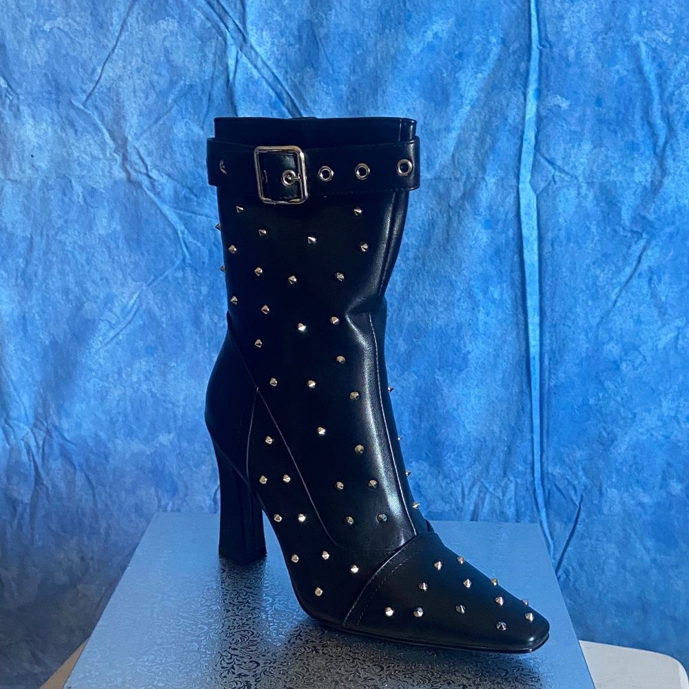 Studded Black Ankle Boots, 9.5, SL5-137s010